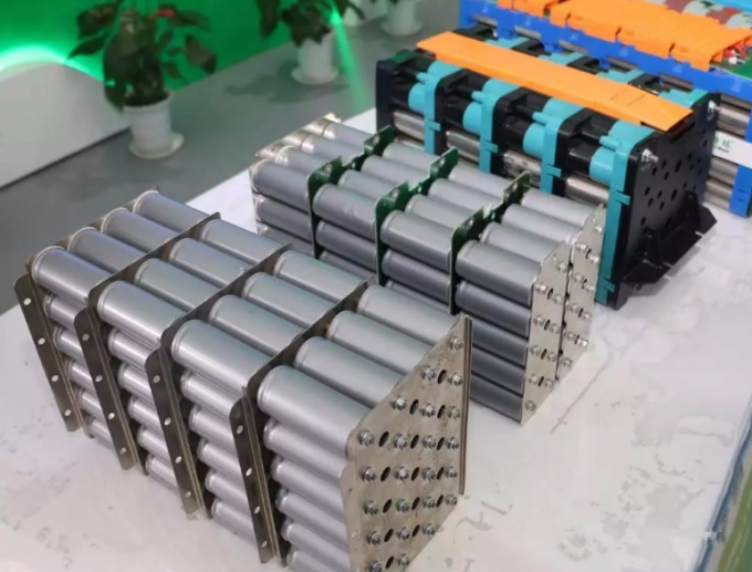 neueste Unternehmensnachrichten über LFP-Batterien haben eine Expansionswelle ausgelöst  0