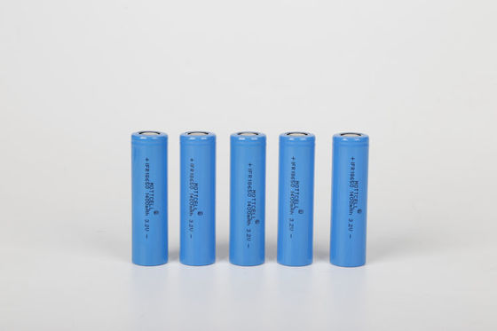 Wiederaufladbare 3,2-Volt-Lifepo4-Batteriezelle AAA 14500 18500 18650 3,7-Volt-Li-Ionen-Batterie